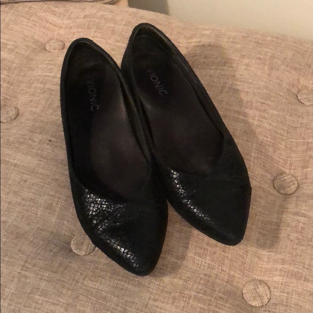 Black Vionic Caballo ballet flats
